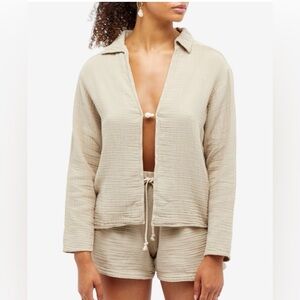 DONNI. Women's Bubble Baroque Pearl Shirt in Dune